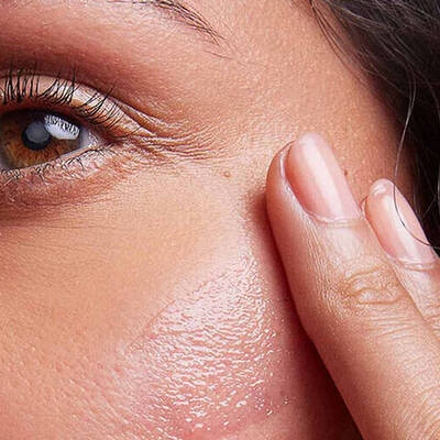 Common laser treatment side effects including facial redness and swelling during the skin’s natural recovery process.