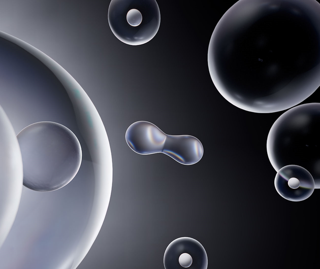 Nahaufnahme Mann schaut zur Kamera